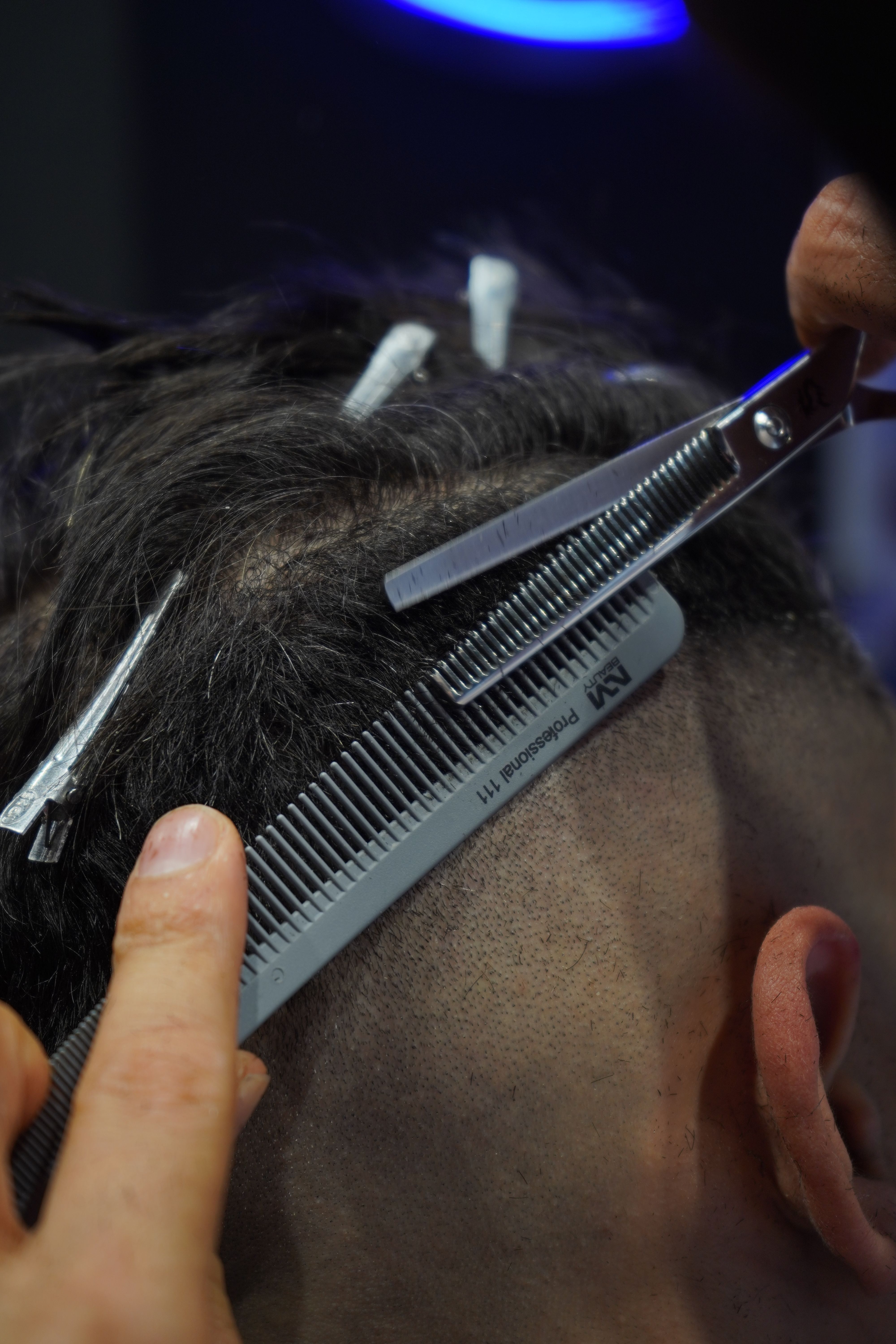 Scissor and comb detail during a barber haircut